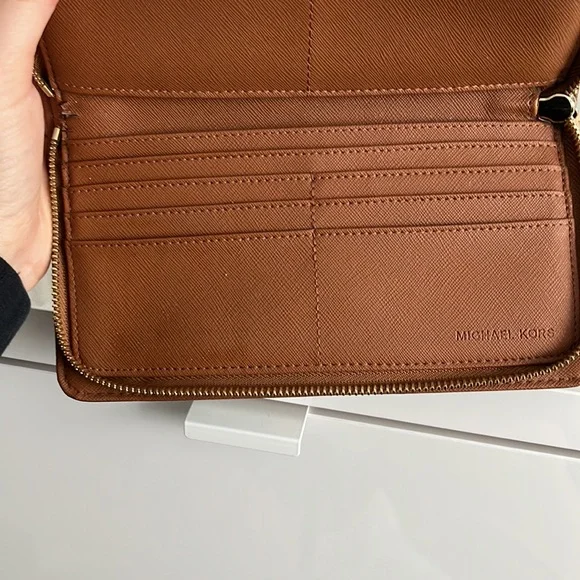 Michael Kors Wallet - Picture 7 of 9